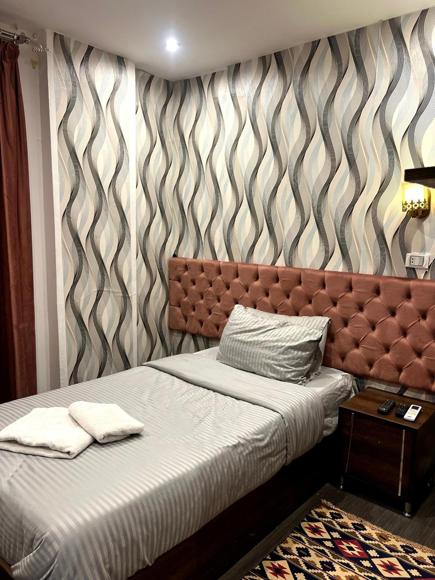 Grand Pyramids Inn Kafrat al Jabal Luaran gambar